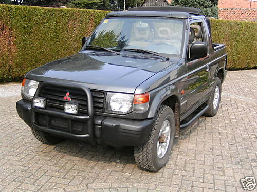 4X4  MITSUBISHI  PAJERO " CABRIOLET AVEC AIRCO "