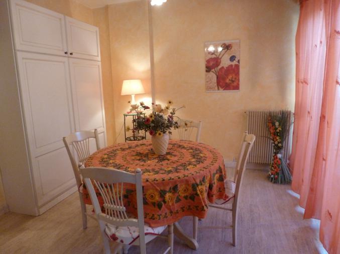 Agrable studio à Menton. 10mn à pied des plages. Terrasse