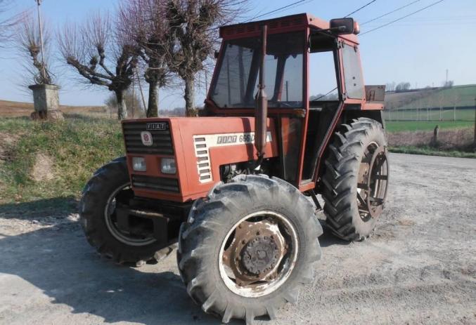 Tracteur agricole FIAT 666
