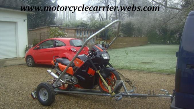 Remorque moto basculante. aus sol