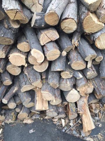 Bois de chauffage coupé et séché depuis 3 ans.
