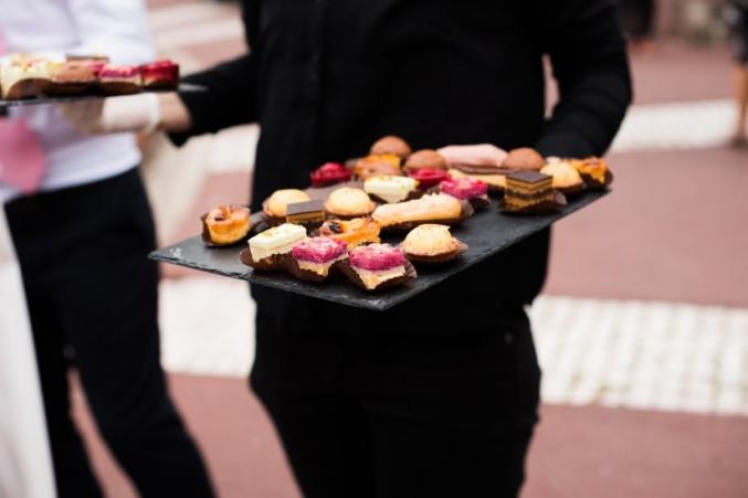 Organisateur de receptions-serveur(ses)-maitre d hotel- personnels de salle