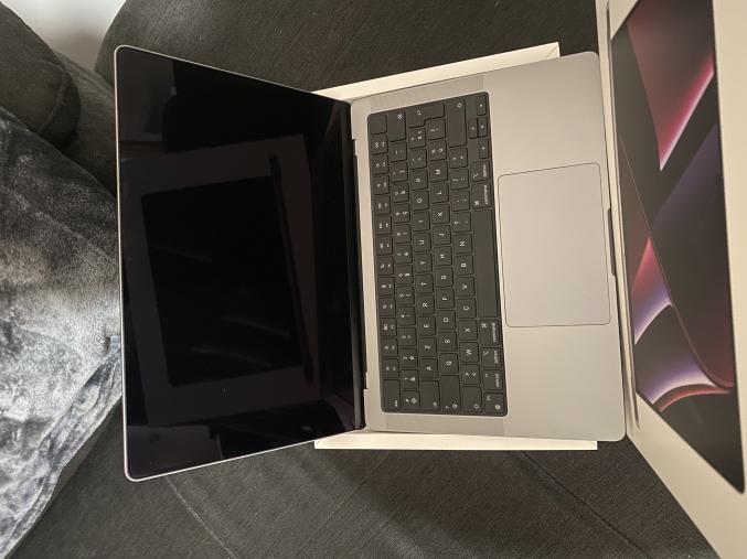Macbook pro M2 Max 14pouce 96go 2To 12C CPU 38C GPU