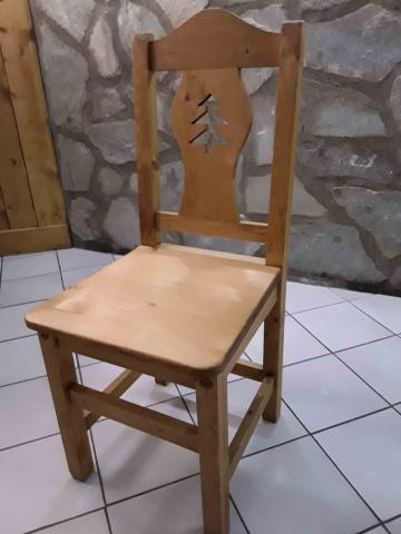 Chaise en bois d'épicéa