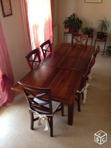 Table + 6 chaises en bois exotique