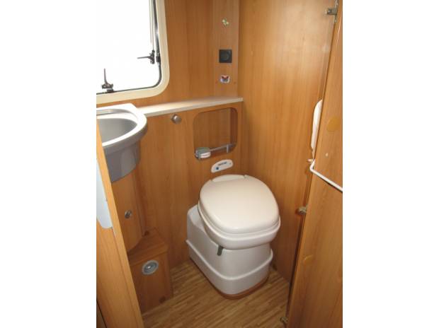 A donner CAMPING CAR DETHLEFFS ADVANTAGE