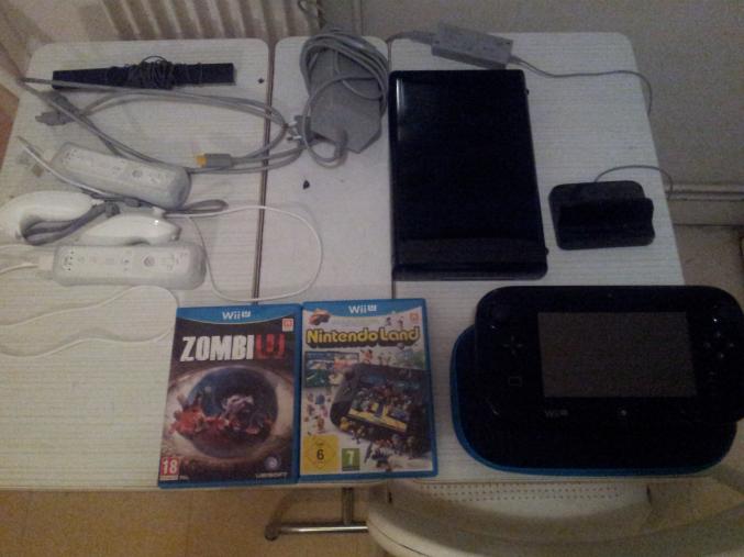 WiiU+ 2 jeux+ 2 nunchuck/wiimote+Housse