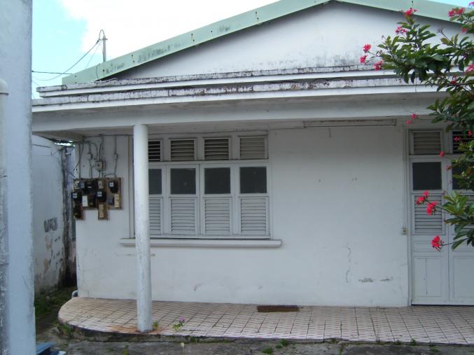 4 maisons sur 1000m2 de terrain