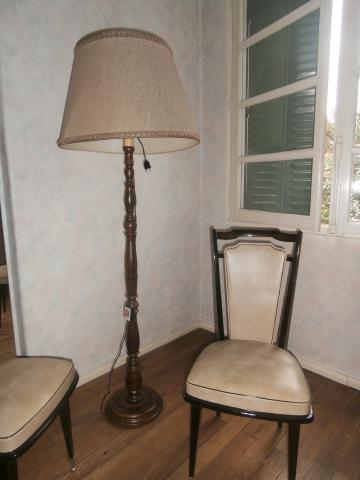 Vends chaises et lampadaire
