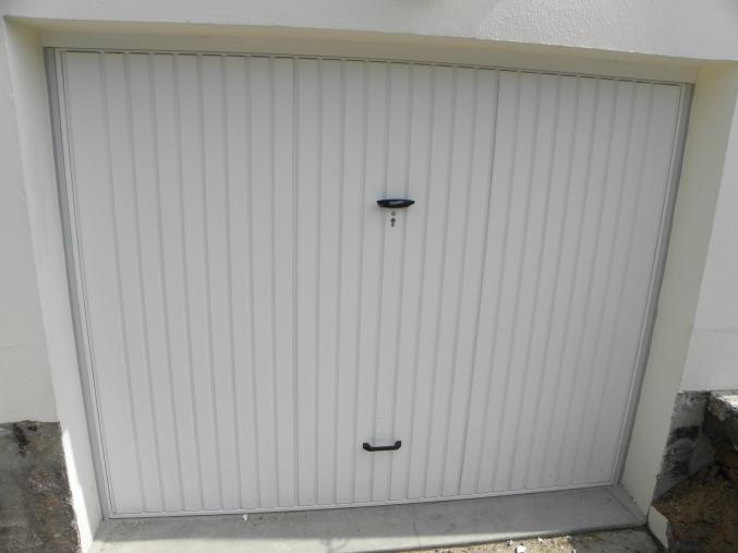 PORTE DE GARAGE BASCULANTE HAUT DE GAMME