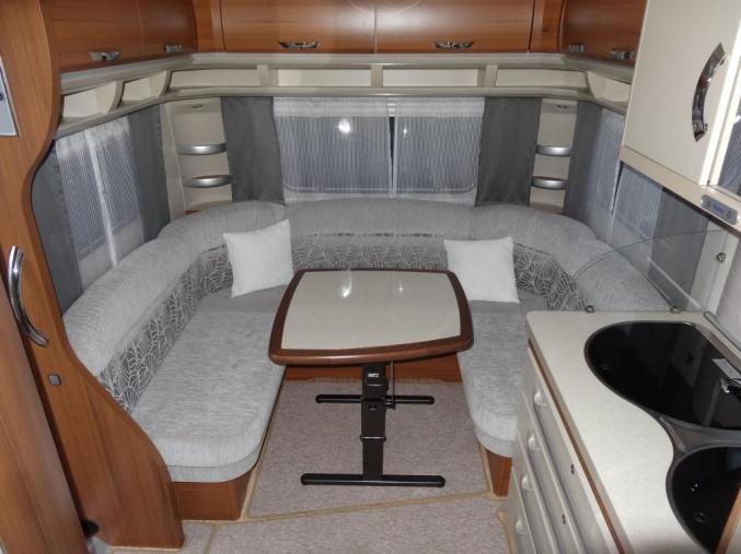 Caravane hobby premium 460