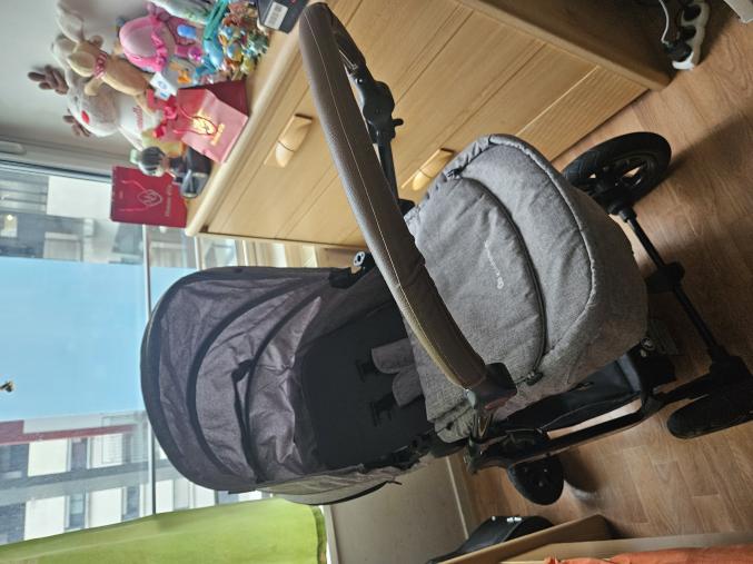 Poussette kinderkraft ( prix négociable )