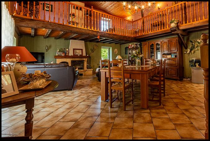 Maison ancienne rénovée avec ile privative