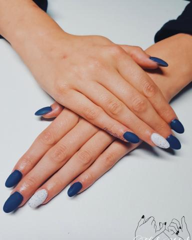 Prothésiste ongulaire certifiée