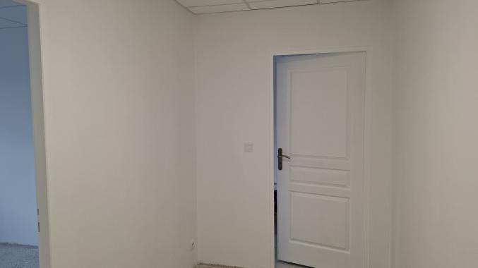 A LOUER Local NEUF 48 m2 – bureau/commerce/profession libérale
