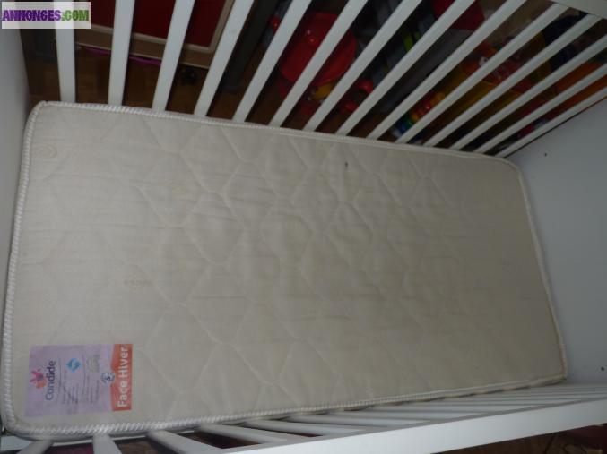 Chambre bébé (Lit+ Matelas+Commode)