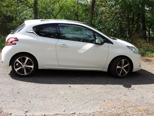 Peugeot 208 1.6 e-HDi 115ch FAP BVM6 Féline