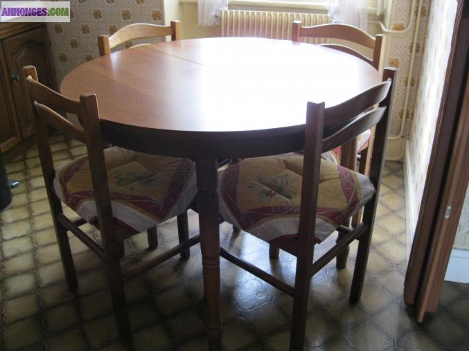 Table ronde avec rallonge plus 4 chaises