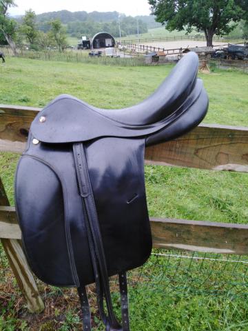 Selle de dressage 