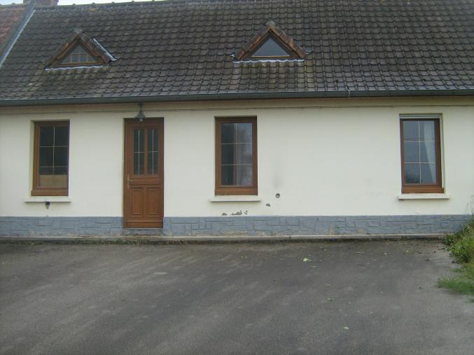 Maison dans village tranquille