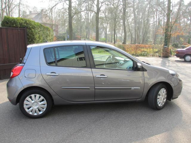 Renault Clio 3 dci 75 cv en bon état très économique