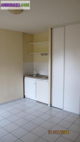 Location studio centre ville  POITIERS