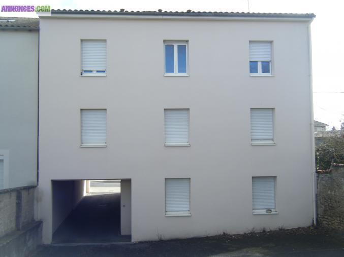 Loue a poitiers beau studio avec place  de parking