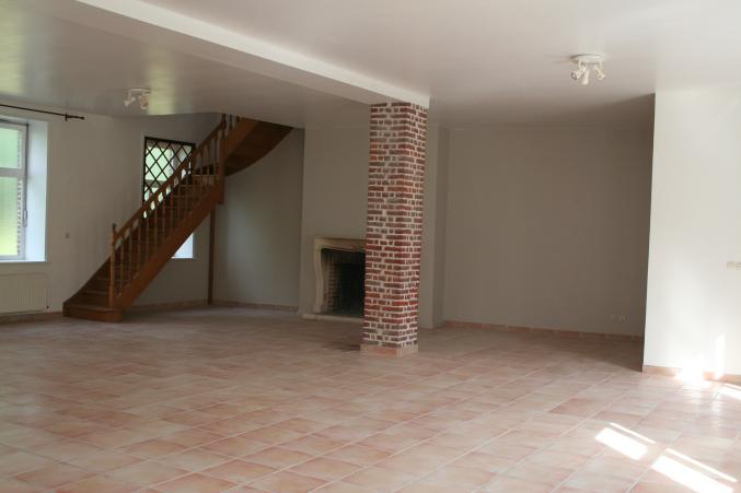 Maison 350m2,4 chambres avec jardin et garages
