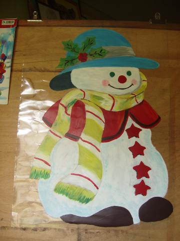 Décors saisonniers sur vitrine de magasins