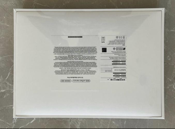 Apple Macbook Pro 2022 M2 13‘ NEUF