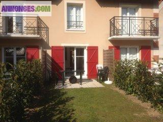 Petite maison avec jardin à port guillaume