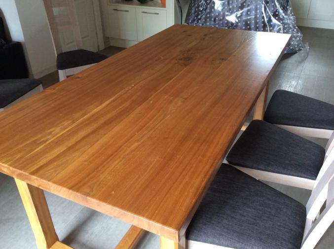 Table en orme massif