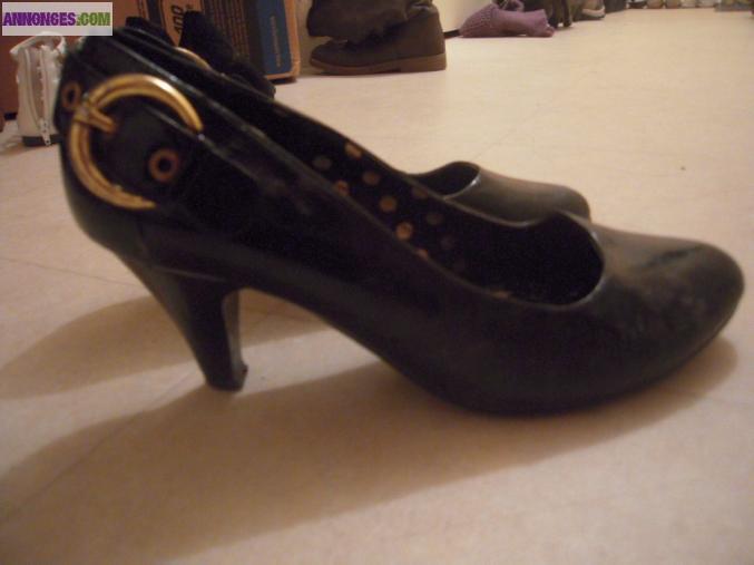 Escarpins noirs à talons taille 37 avec boucles