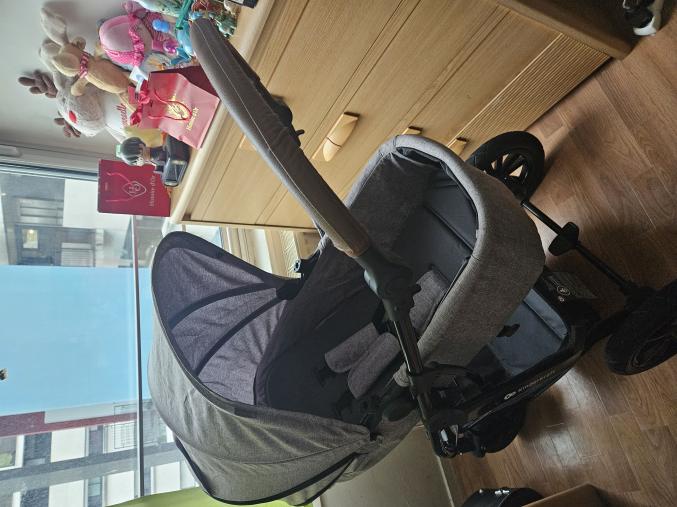 Poussette kinderkraft ( prix négociable )