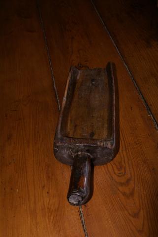 Pelle  à grain en bois