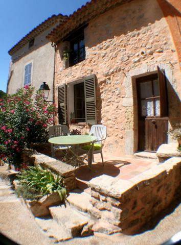 Charmante maison de village  4-5 personnes. 80m2