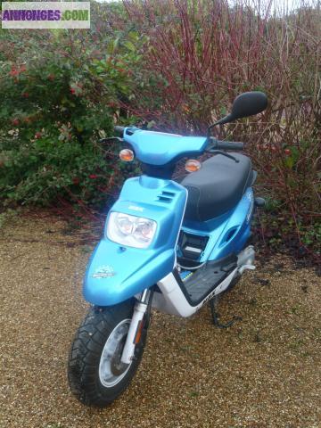 Scooter bleu mbk