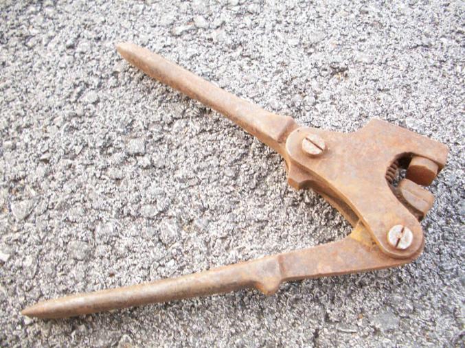 Pince a clipser ou a bouteroller ancienne