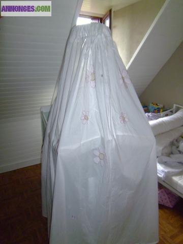 Ciel de lit bébé fille