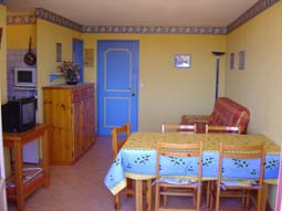 P2 DANS RESIDENCE AVEC PISCINE