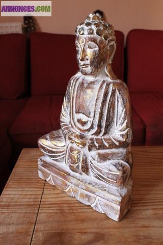 Bouddha en bois d'Albésia