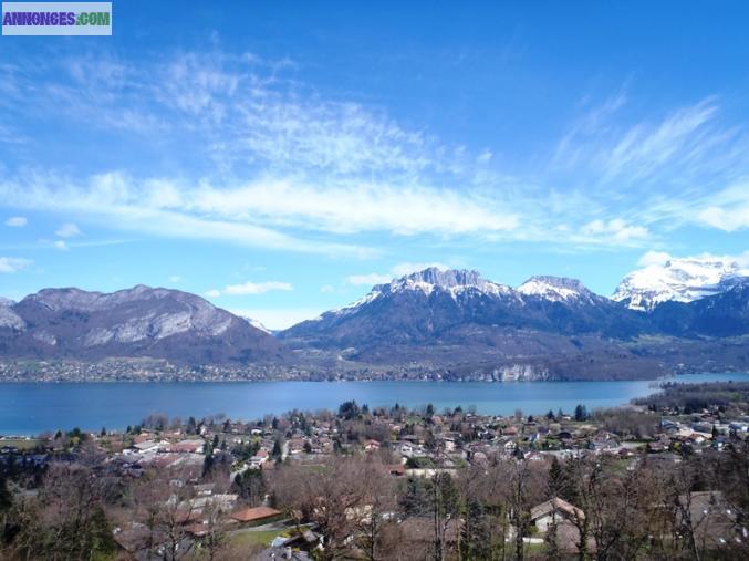 VUE DOMINANTE SUR LE LAC D'ANNECY