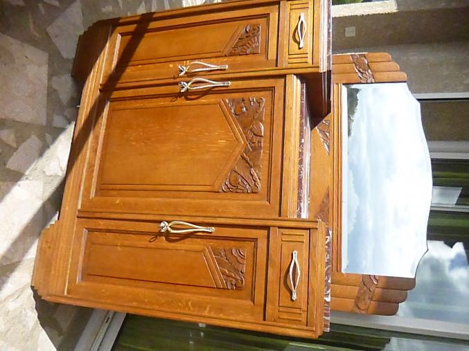 Petit meuble et sa table