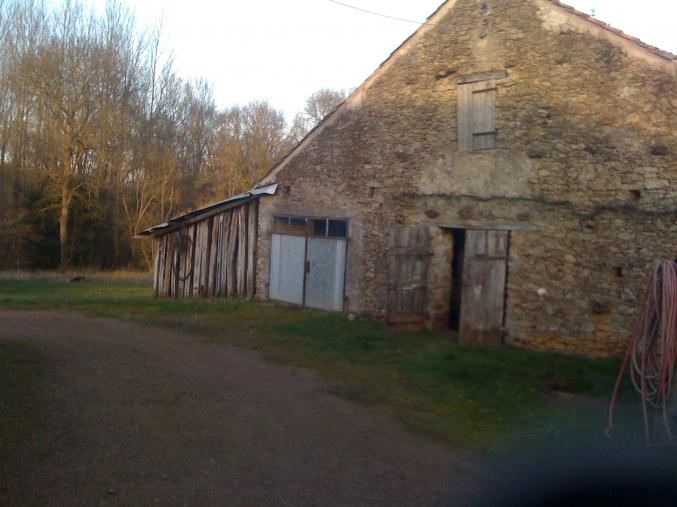 A vendre maison terrain dépendances