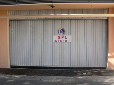 Garage fermé en sous sol sécurisé au Rond point du Prado