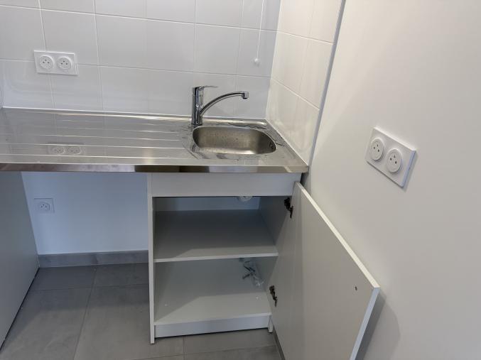 Kitchenette NEUVE– Jamais utilisée – Retirée d’un appartement neuf