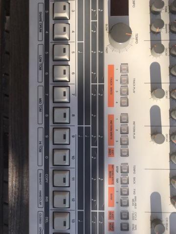 Roland TR - 909