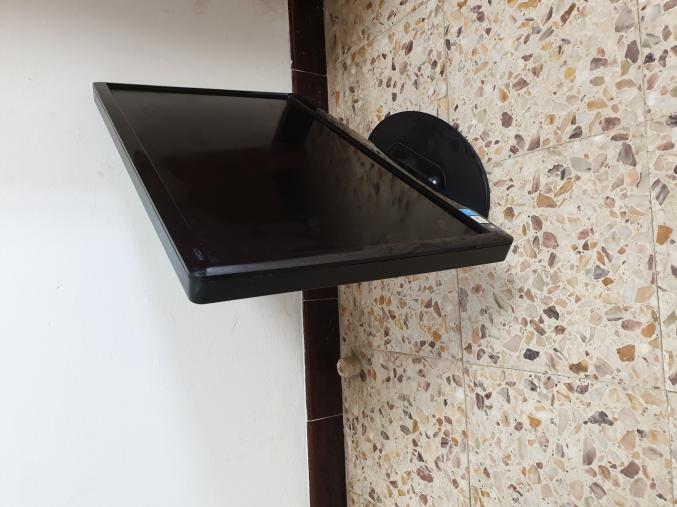Ecran plat HANNS-G 21.5 POUCES