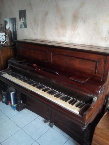 PIANO DROIT