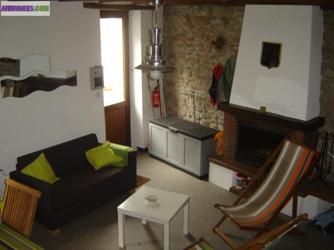 Maison de pêcheur rénovée dans le bourg de QUIMIAC,